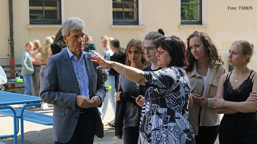 Bildungsminister Holter besucht von-Bülow-Gymnasium